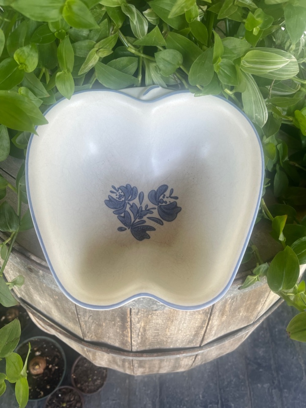 Vintage PFALTZGRAFF apple shape bowl YORKTOWNE pattern kitchen